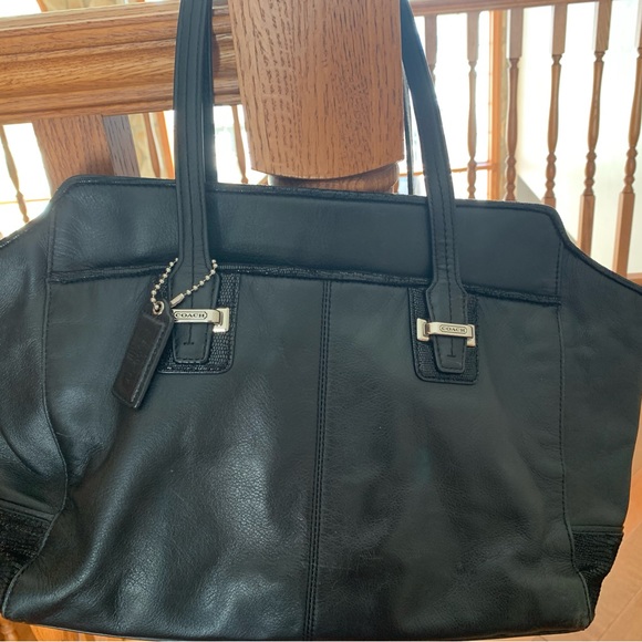 Coach shoulder bag - Picture 1 of 3